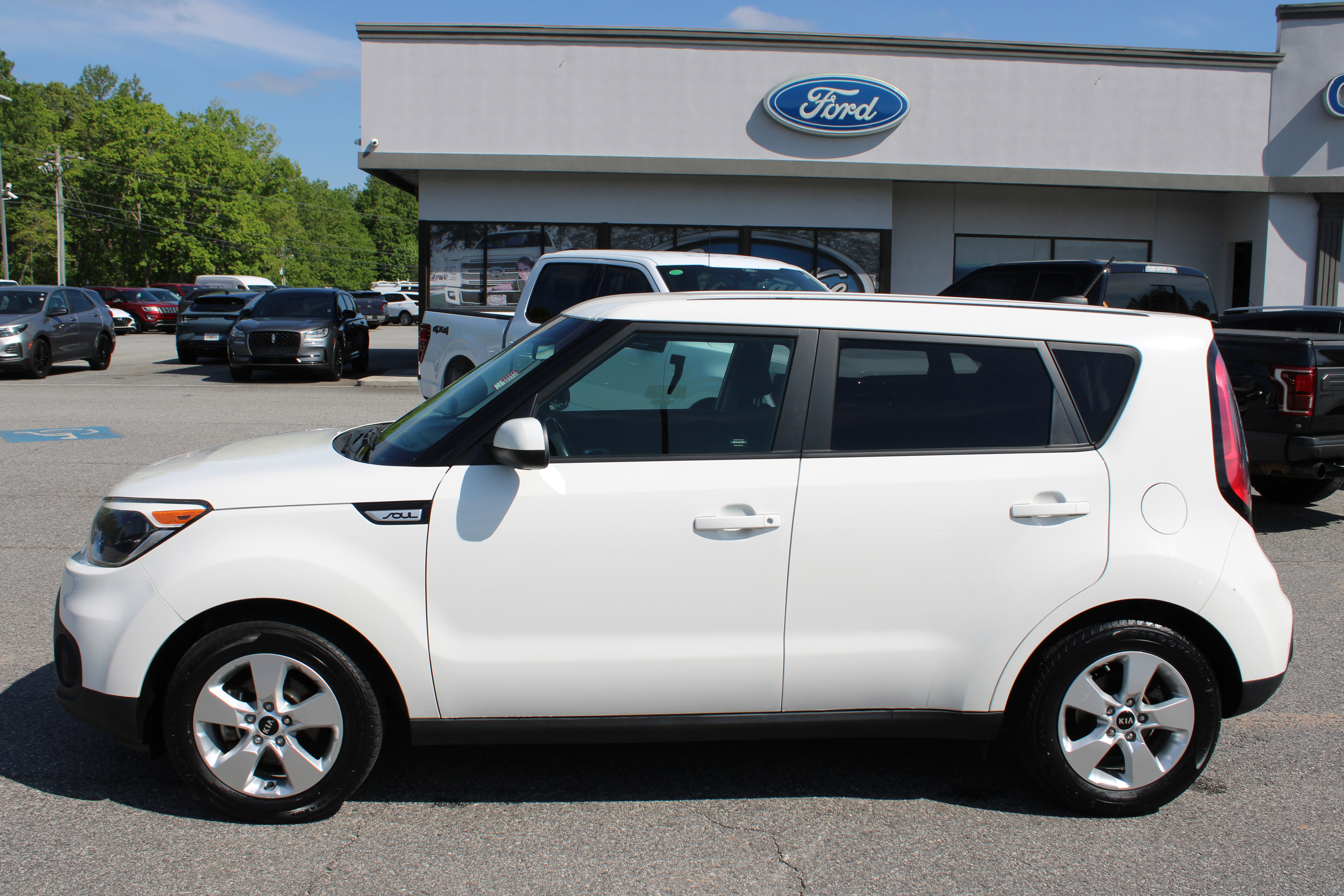 Used 2019 Kia Soul FWD image 1