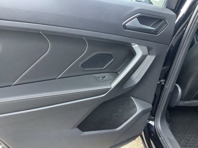 Used 2022 Volkswagen Tiguan SE R-Line image 19