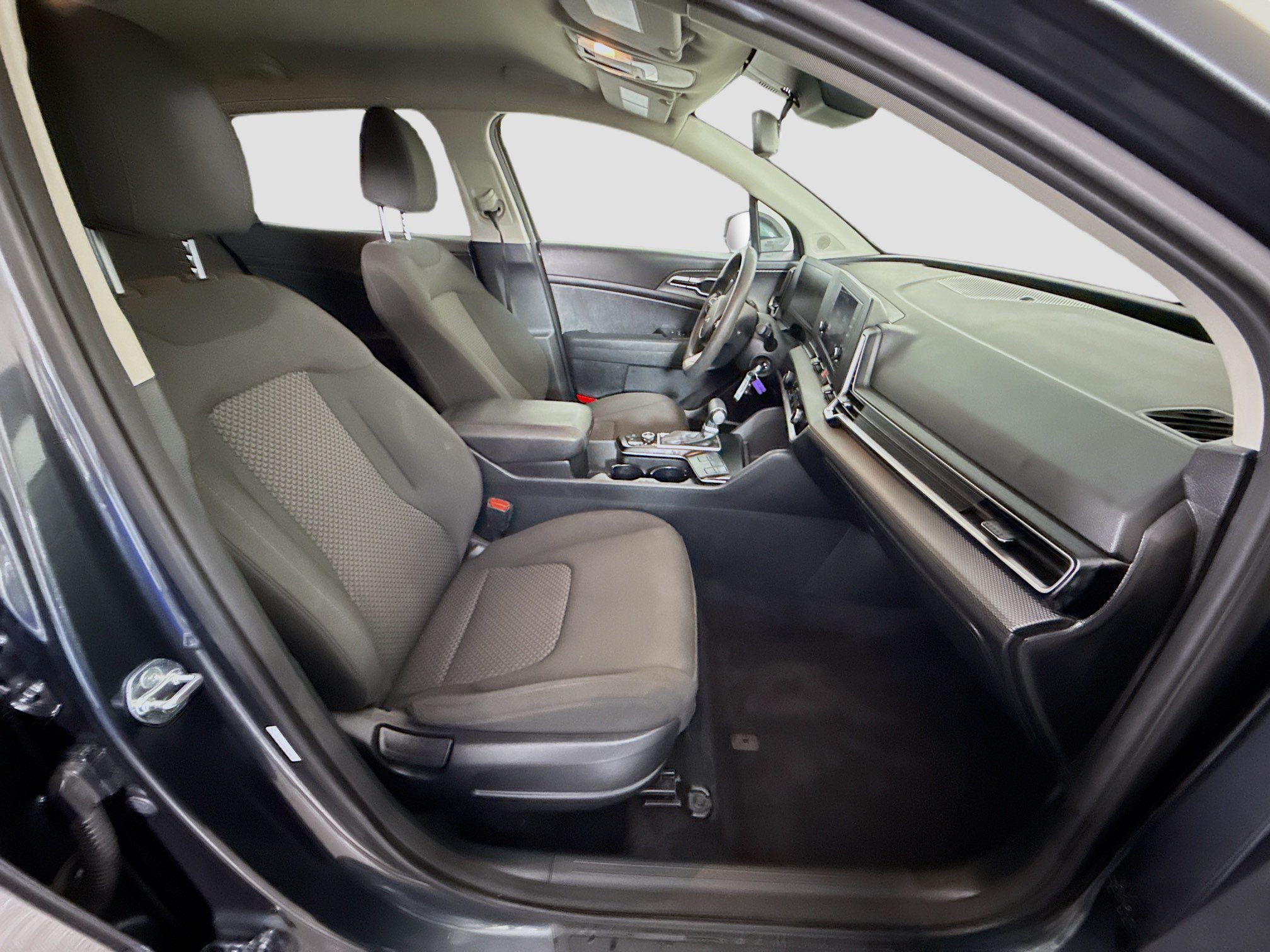 Used 2024 Kia Sportage LX FWD image 28