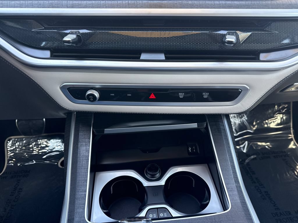Used 2025 BMW ALPINA XB7 AWD/4WD image 29
