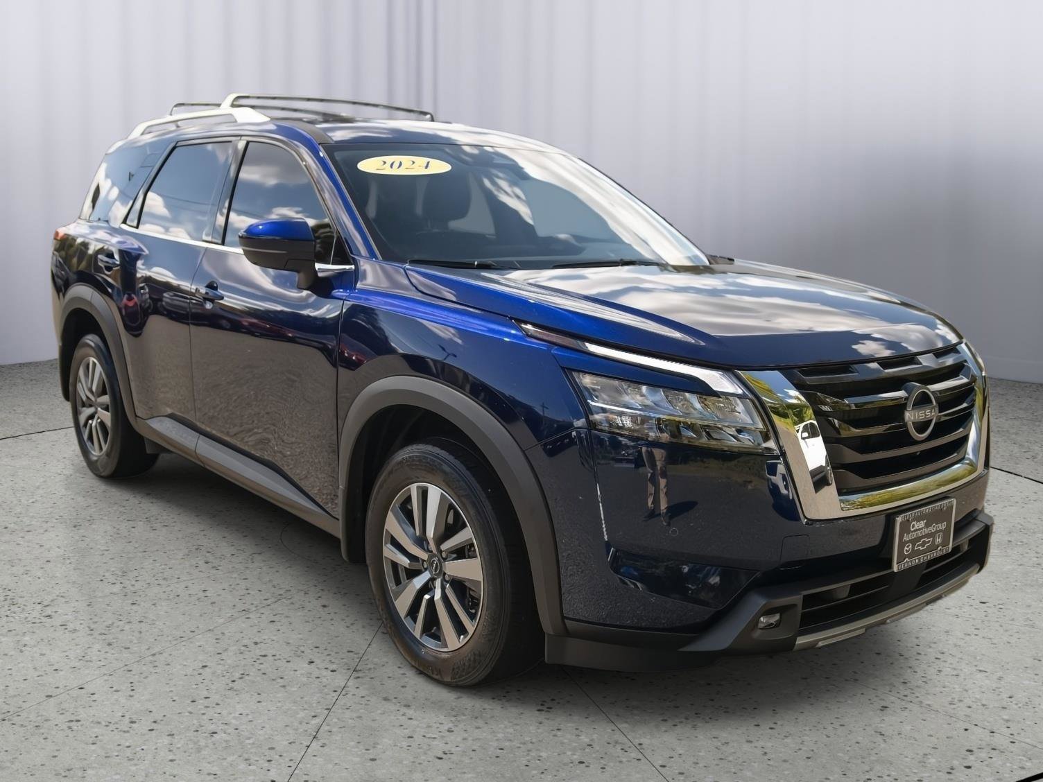 Used 2024 Nissan Pathfinder SL