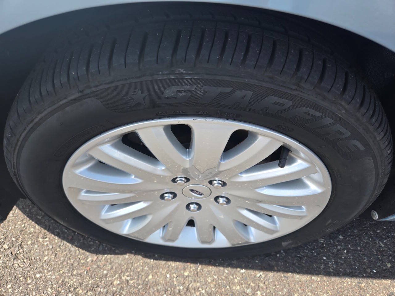 Used 2010 Ford Fusion Hybrid FWD image 29