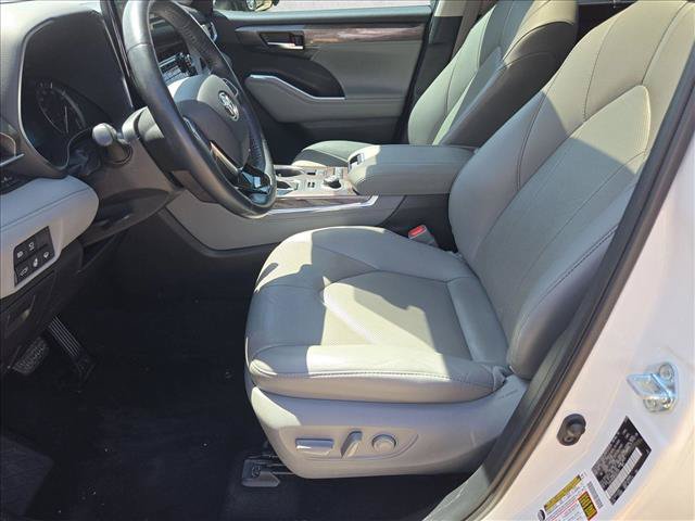 Used 2021 Toyota Highlander Limited AWD/4WD image 17