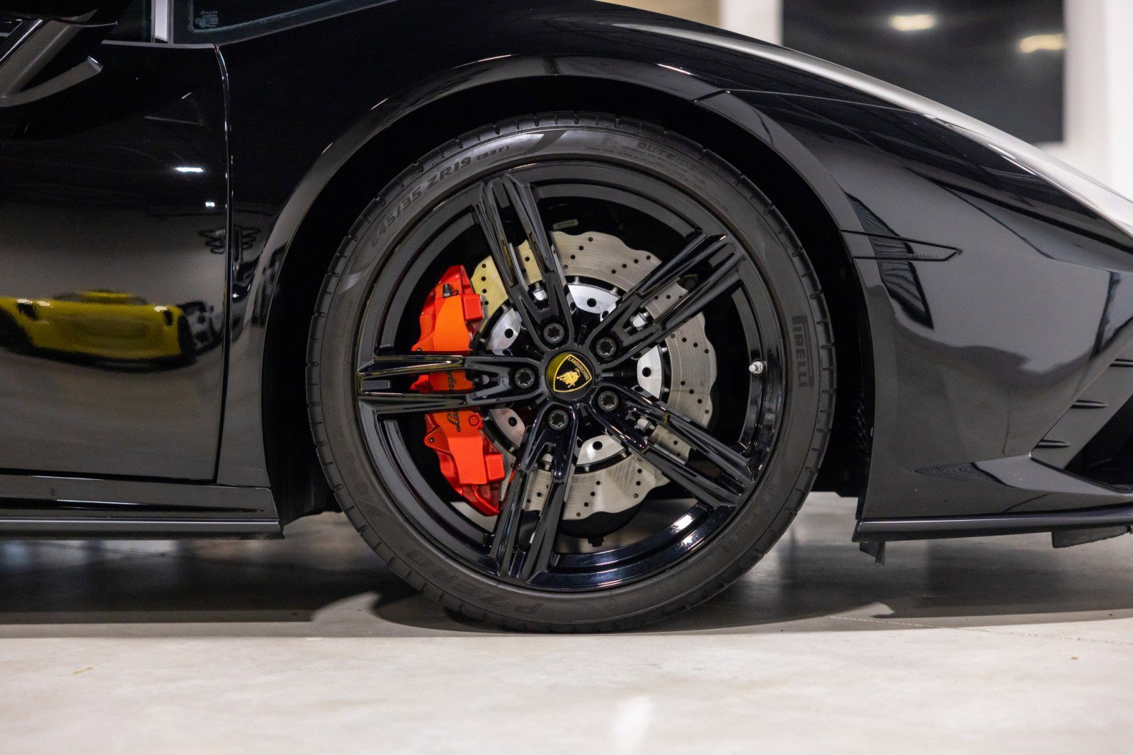 Used 2020 Lamborghini Huracan EVO image 24