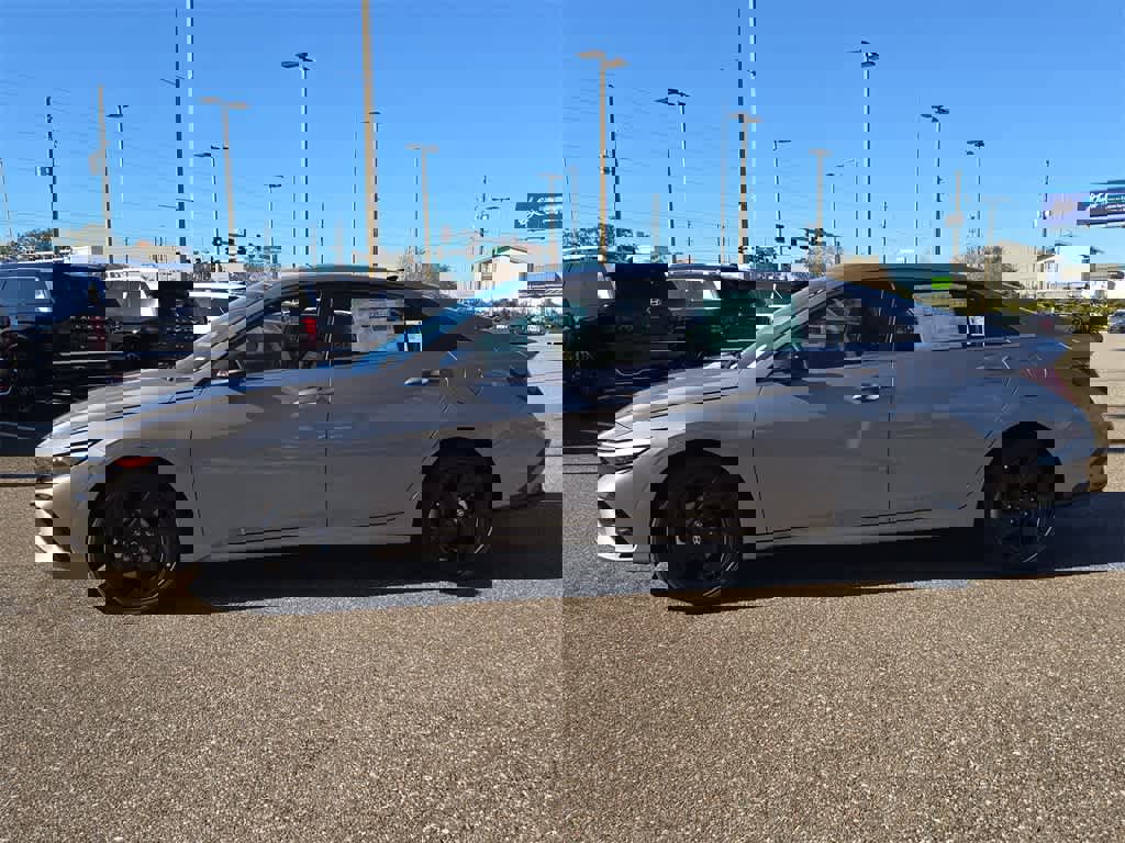 New 2026 Hyundai Elantra SEL Sport Premium image 3