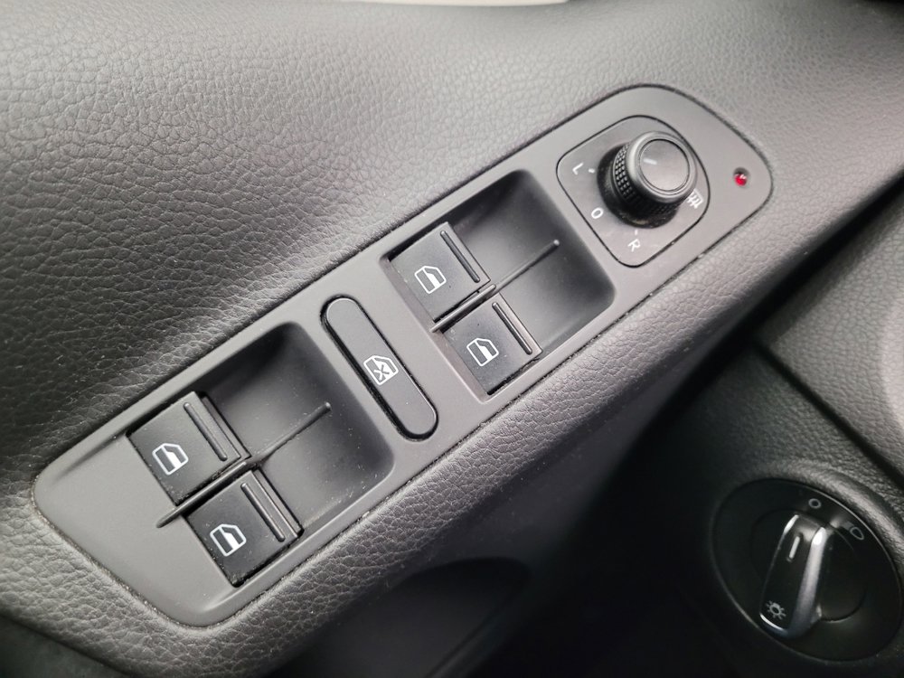 Used 2017 Volkswagen Tiguan Limited w/ Alloy Wheels Package image 27