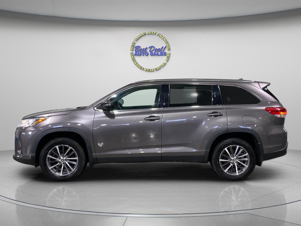 Used 2019 Toyota Highlander XLE AWD/4WD image 3