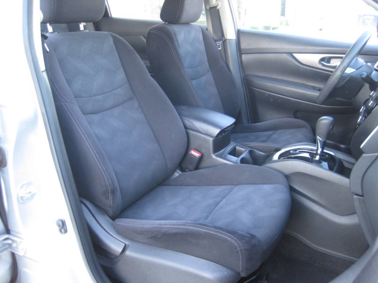 Used 2016 Nissan Rogue S image 25