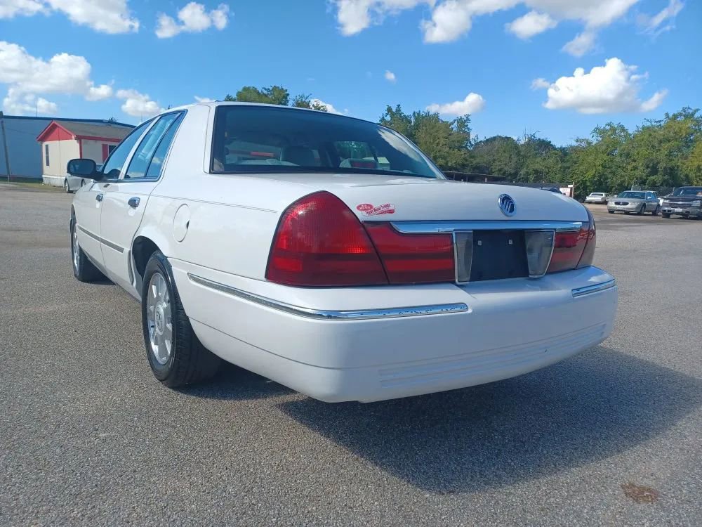 Used 2005 Mercury Grand Marquis LS image 3
