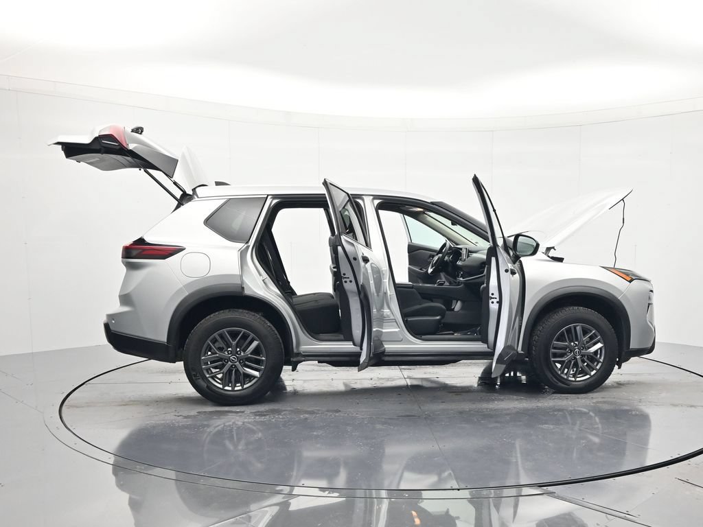 Used 2024 Nissan Rogue S FWD image 46