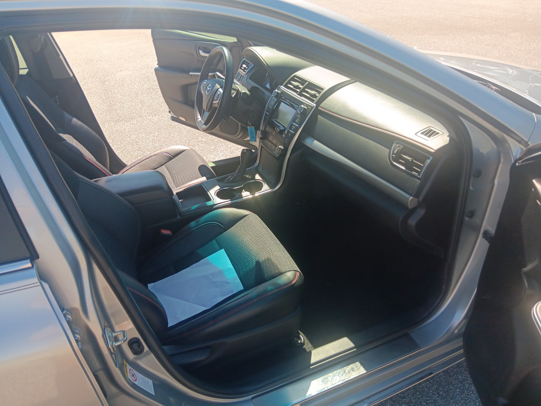 Used 2015 Toyota Camry SE FWD image 24