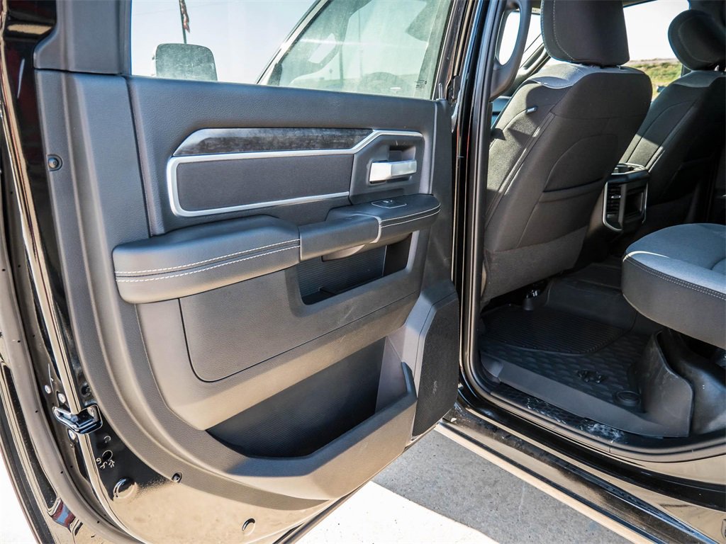 Used 2024 RAM 2500 Big Horn w/ Safety Group image 28