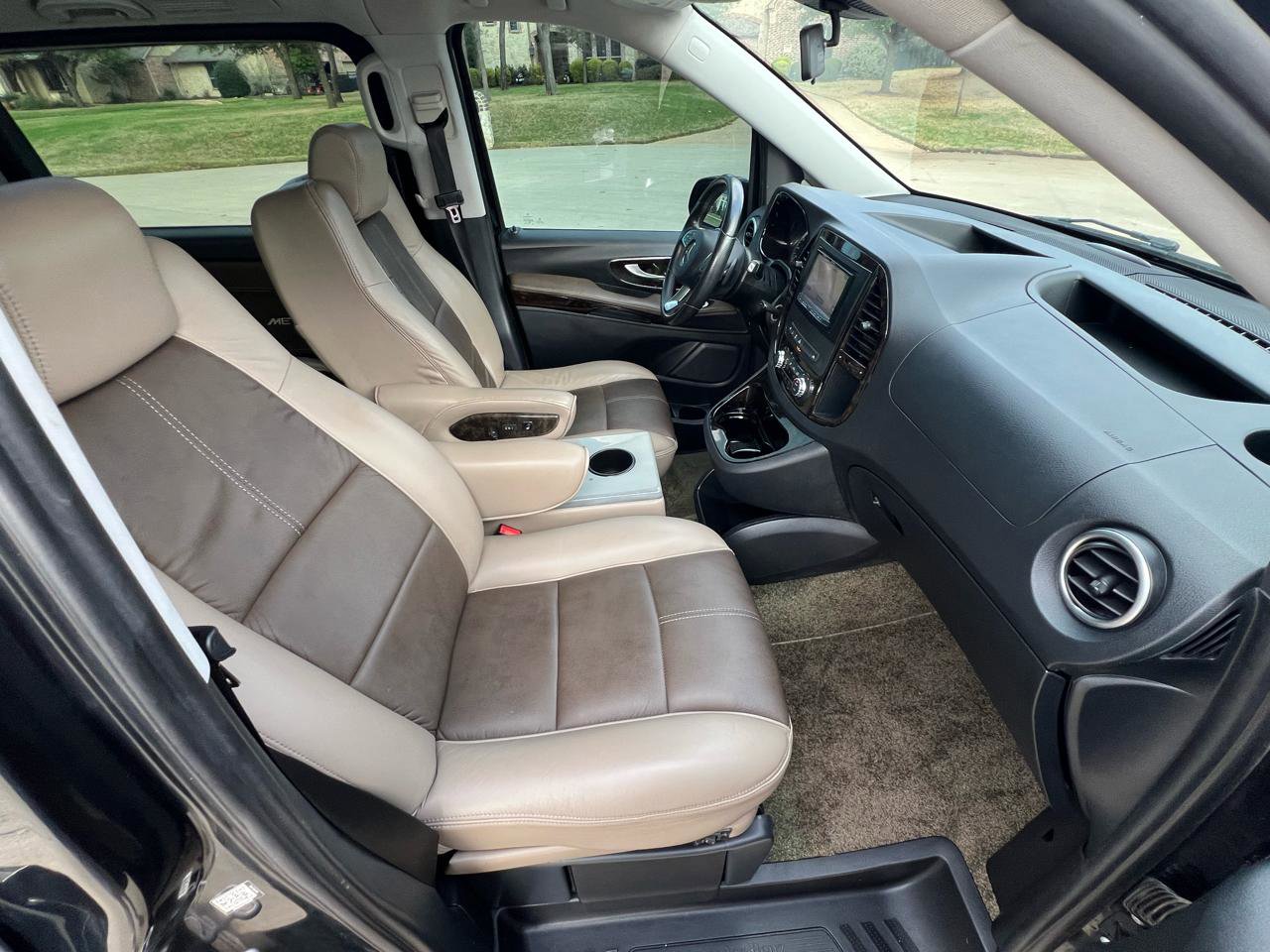 Used 2018 Mercedes-Benz Metris Passenger Van image 23