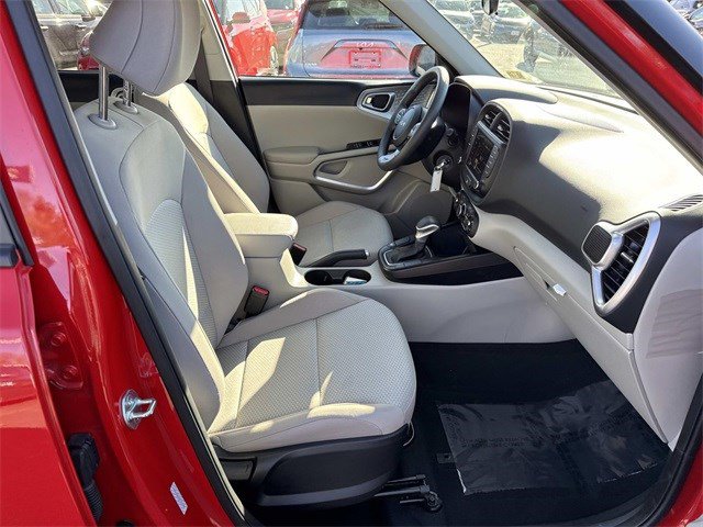Certified 2025 Kia Soul LX w/ LX Technology Package image 9