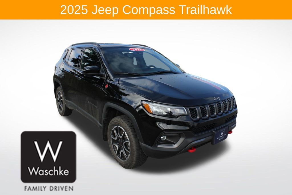 Used 2025 Jeep Compass Trailhawk w/ Trailhawk Convenience Group AWD/4WD image 1