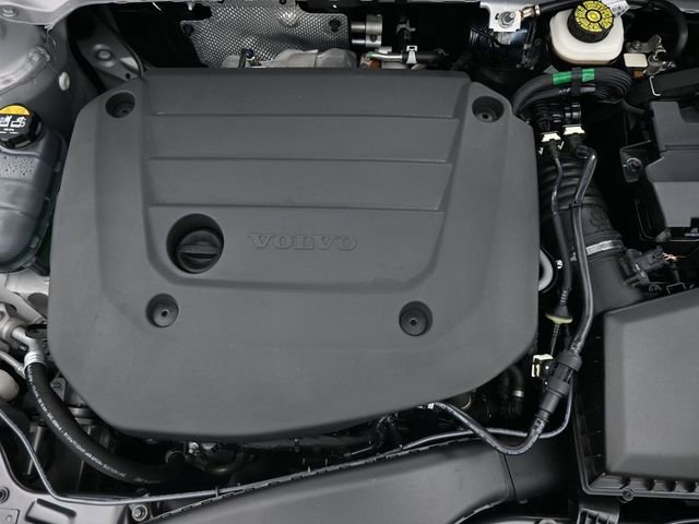 Used 2024 Volvo XC40 B5 Plus w/ Protection Package Premier image 34