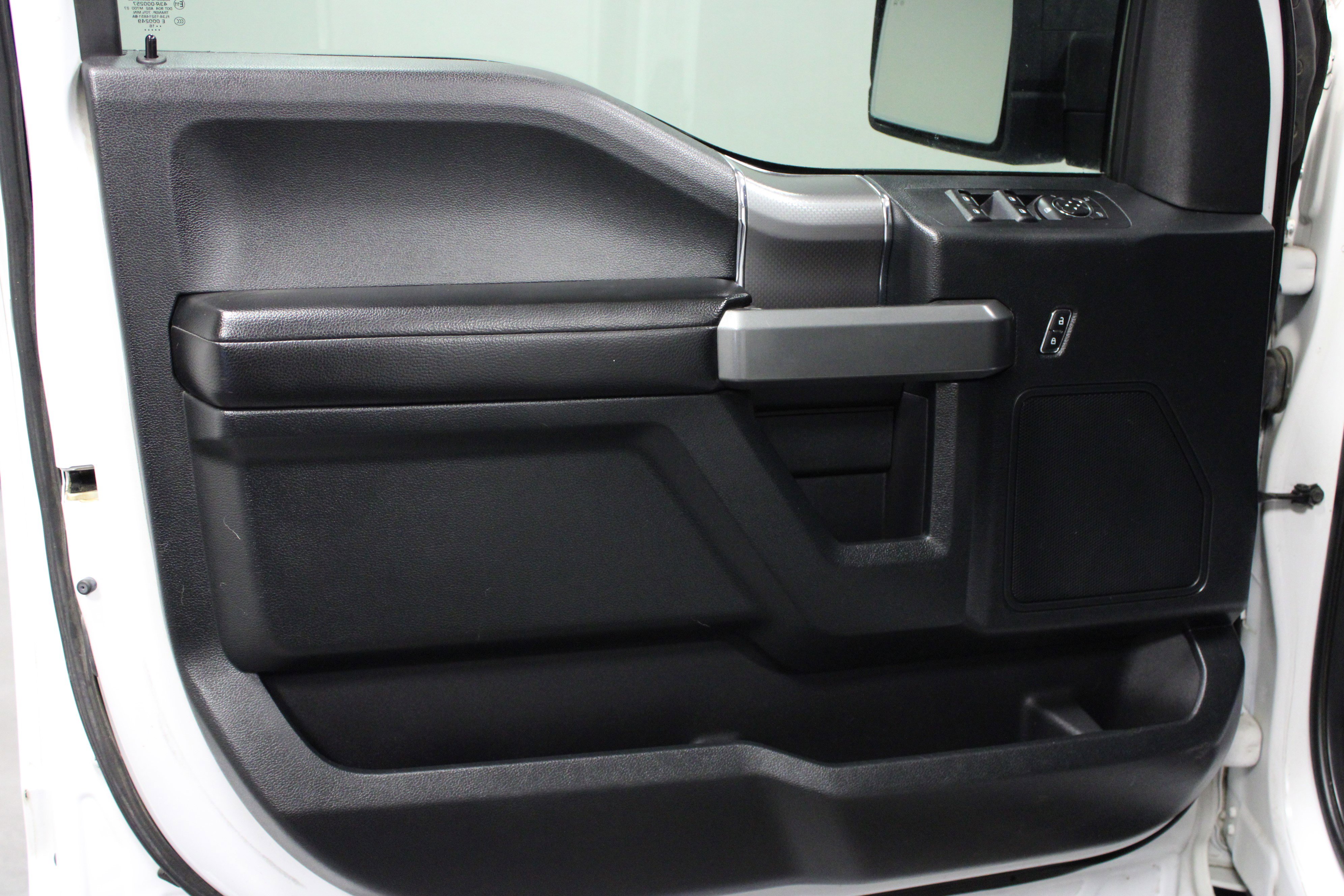 Used 2016 Ford F150 XLT w/ Equipment Group 302A Luxury image 11