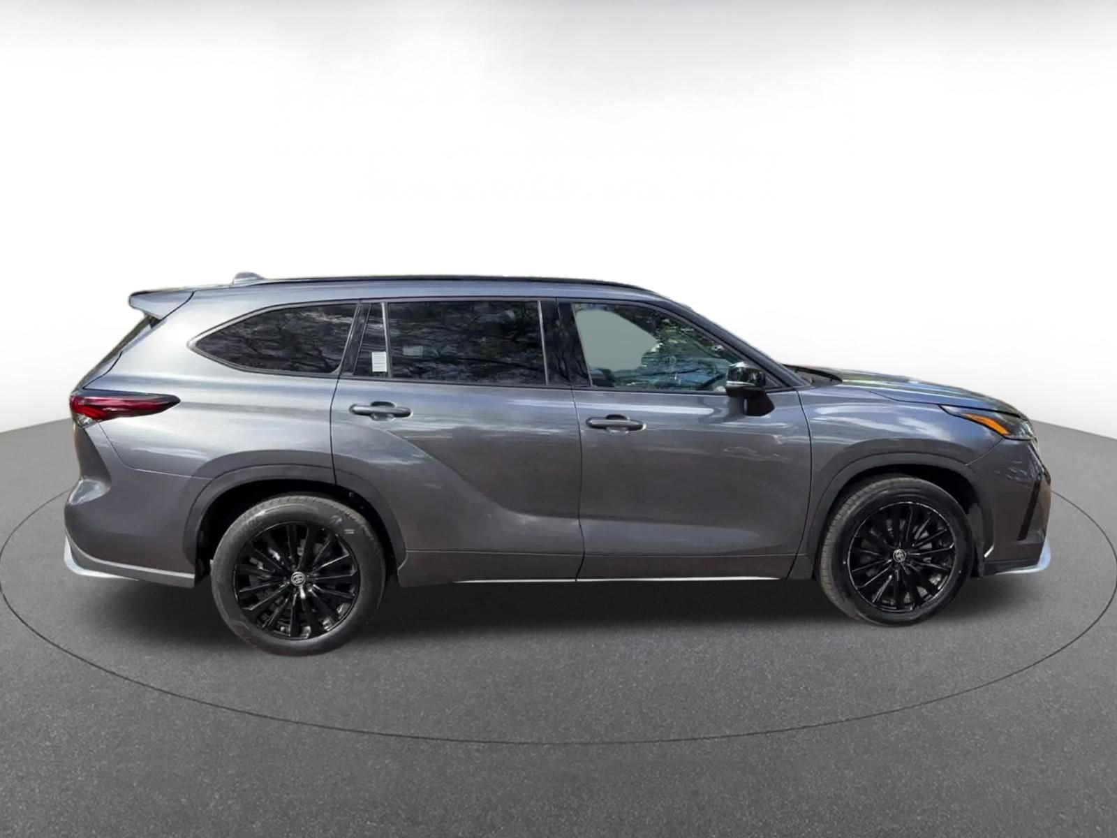 Used 2024 Toyota Highlander XSE image 16