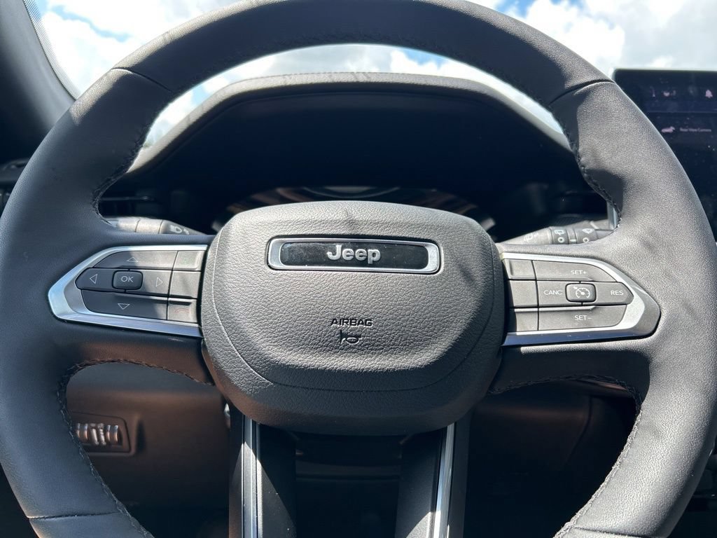 Used 2026 Jeep Compass Latitude AWD/4WD image 16