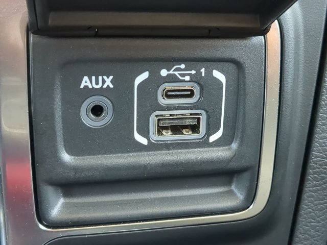 Used 2023 Jeep Gladiator Sport AWD/4WD image 24