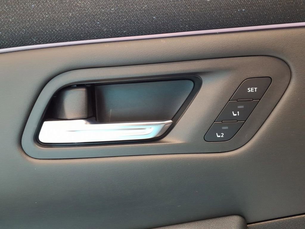 New 2026 Nissan Leaf Platinum+ w/ Cargo Package (Platinum+) image 17