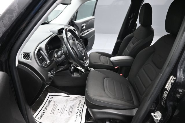 Used 2016 Jeep Renegade Latitude AWD/4WD image 12