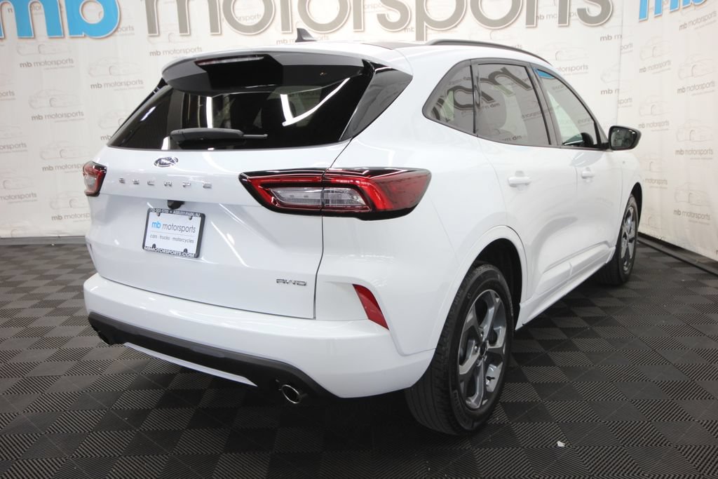 Used 2023 Ford Escape ST-Line AWD/4WD image 8