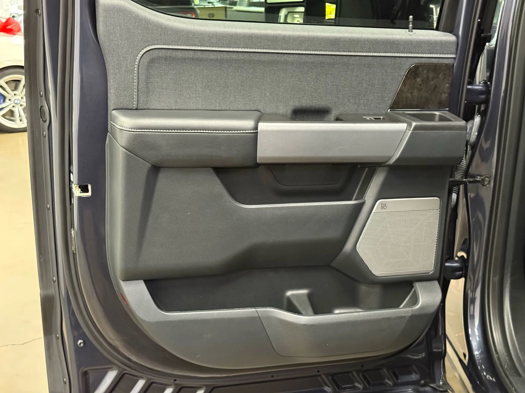 Used 2021 Ford F150 Lariat w/ Trailer Tow Package image 27