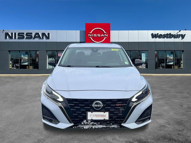 Used 2024 Nissan Altima 2.5 SR w/ SR Premium Package image 2