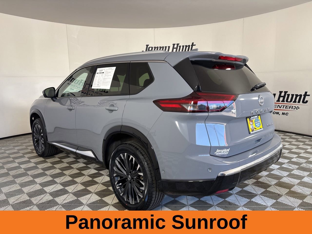 Used 2025 Nissan Rogue Platinum image 7