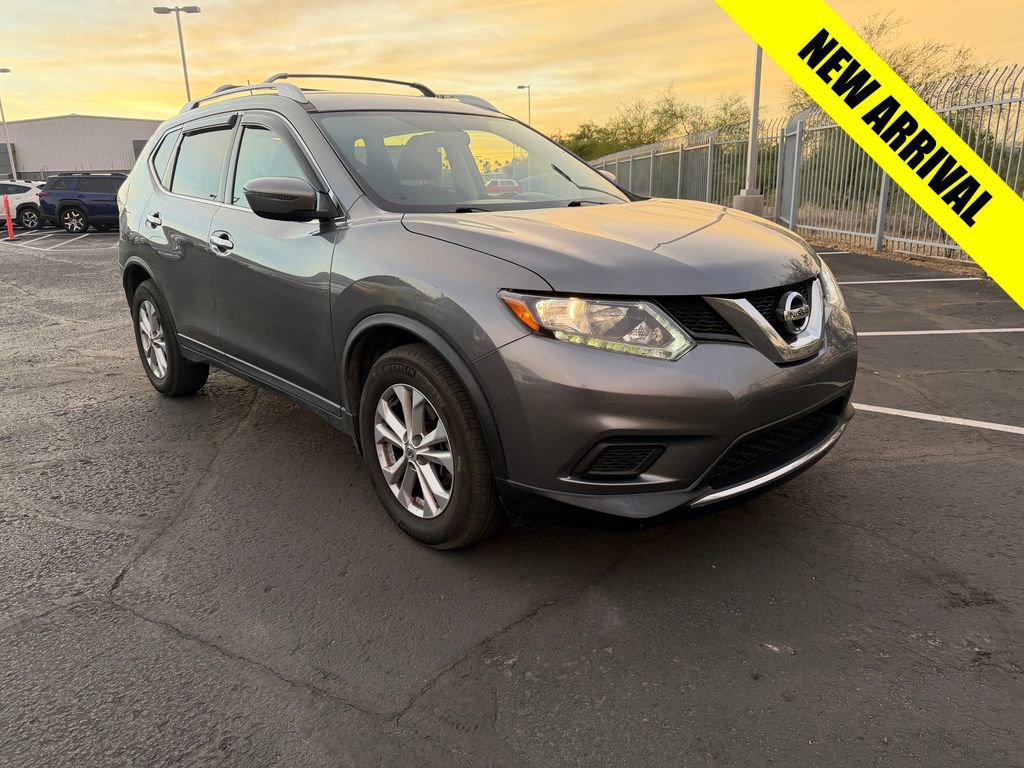 Used 2016 Nissan Rogue SV image 1
