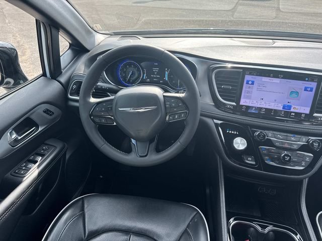 Used 2025 Chrysler Pacifica Limited FWD image 20