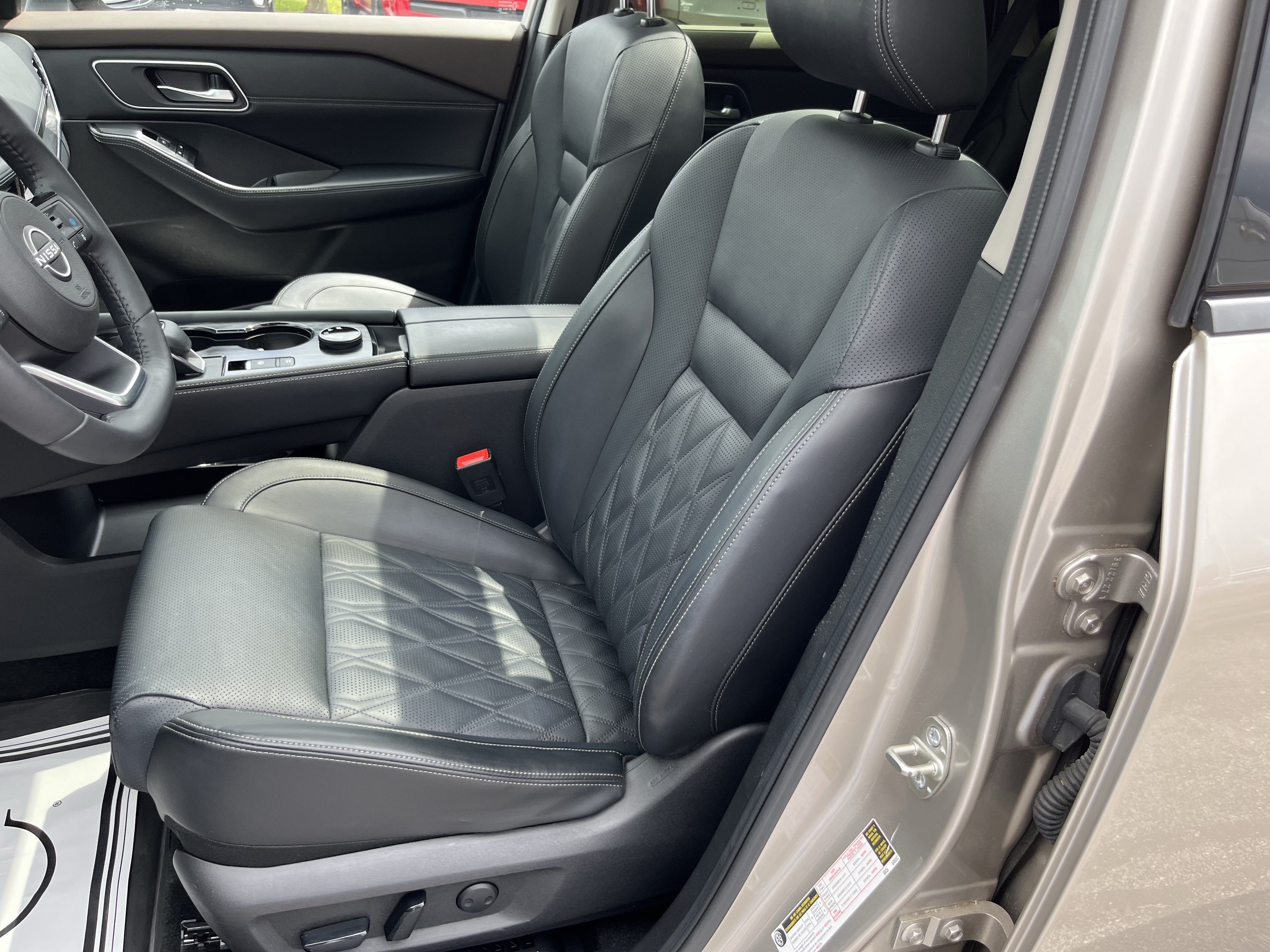 Used 2023 Nissan Rogue Platinum w/ Platinum Premium Package AWD/4WD image 16