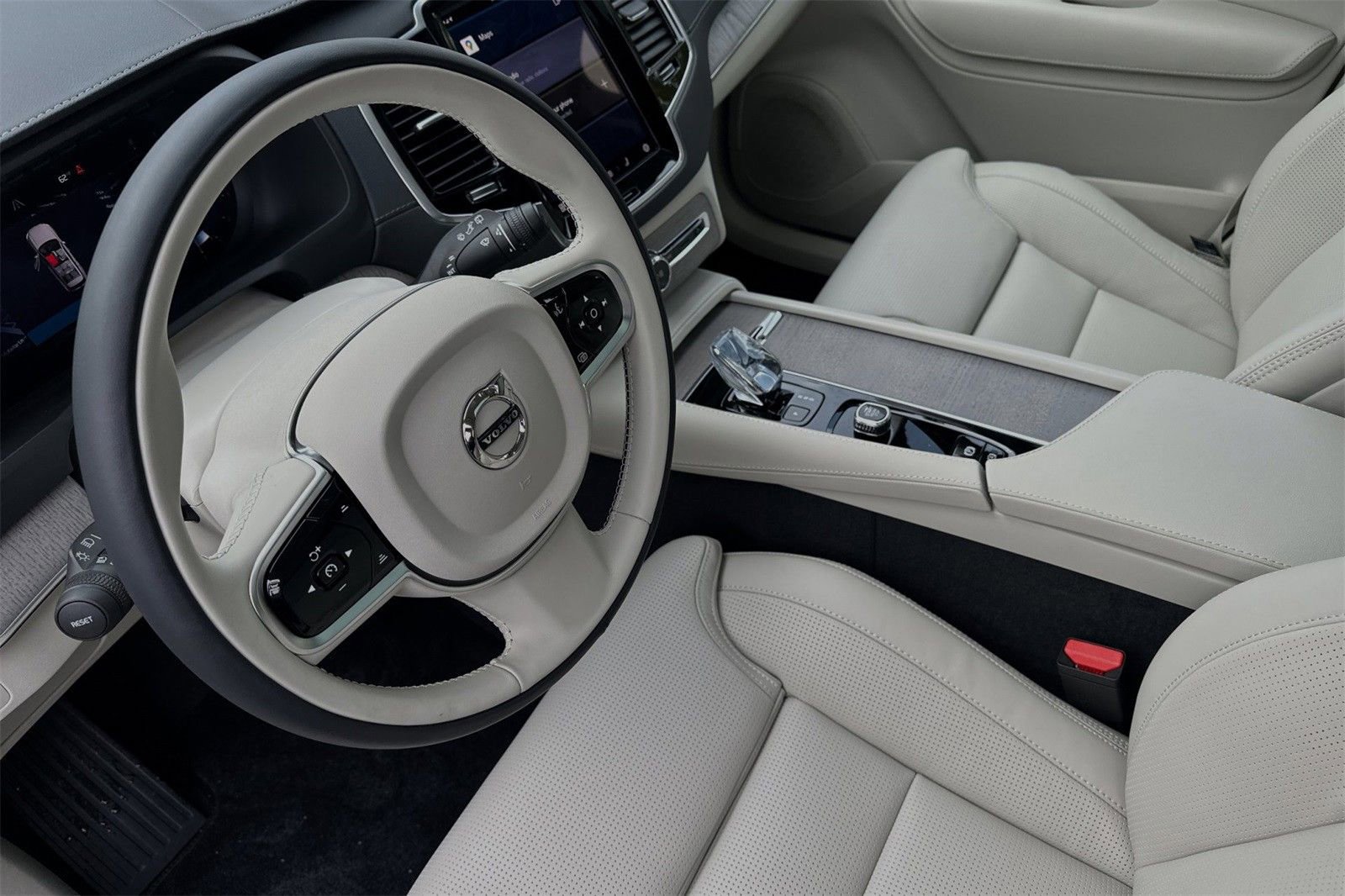 Certified 2025 Volvo XC90 B6 Ultra w/ Protection Package Premier image 11