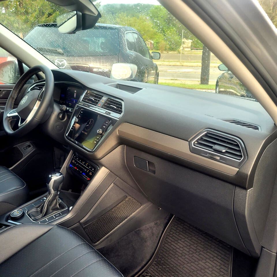 Used 2022 Volkswagen Tiguan SE image 28