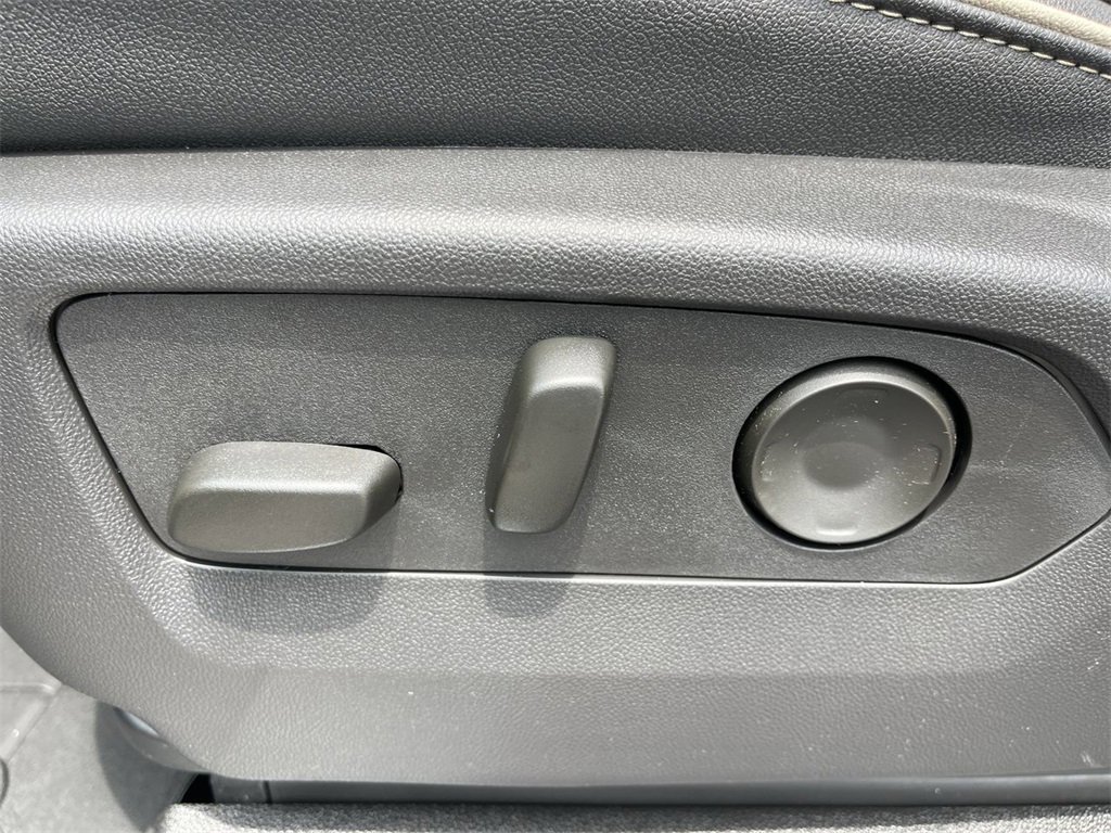 New 2025 Chevrolet Suburban Premier image 12