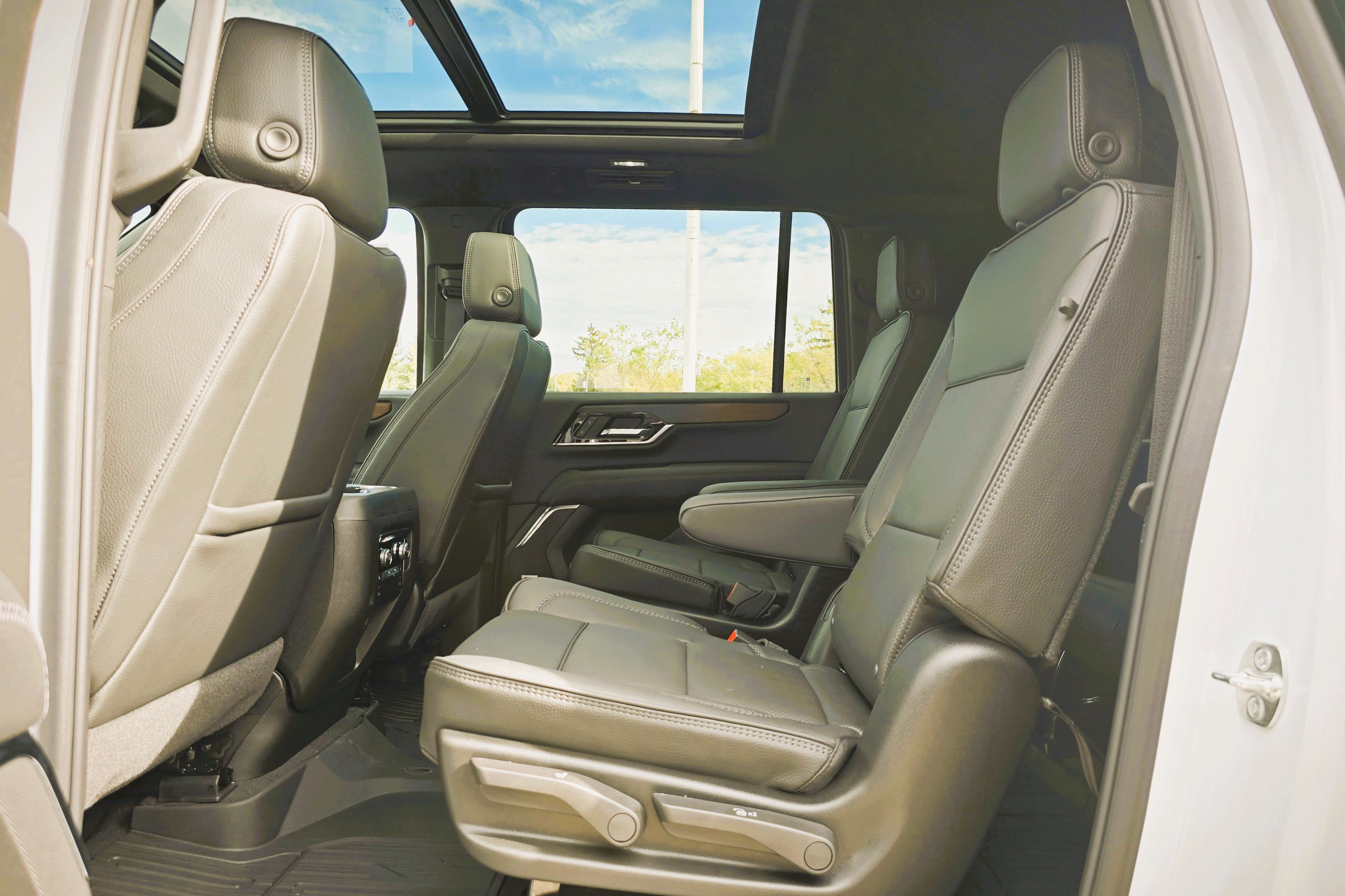 New 2026 GMC Yukon XL Denali image 10