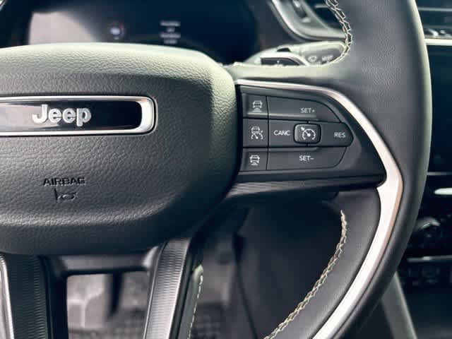 Used 2025 Jeep Grand Cherokee L Altitude RWD image 13