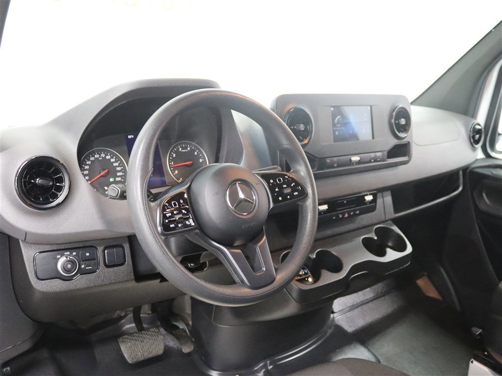 Used 2022 Mercedes-Benz Sprinter 1500 image 10