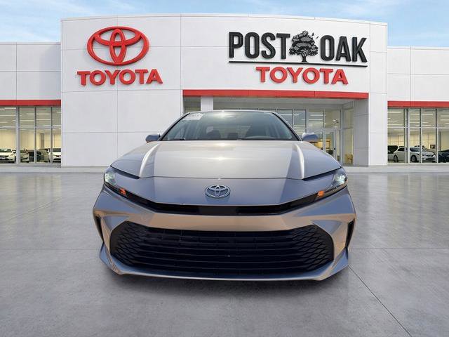 Used 2025 Toyota Camry LE image 5