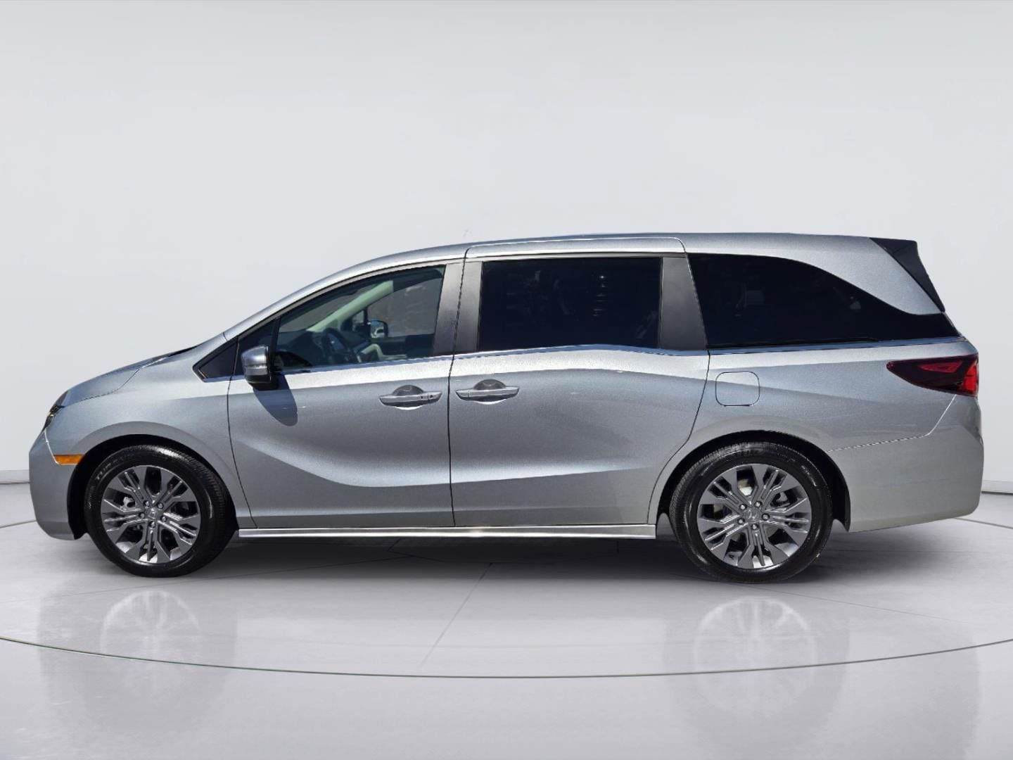 Used 2025 Honda Odyssey Touring image 5