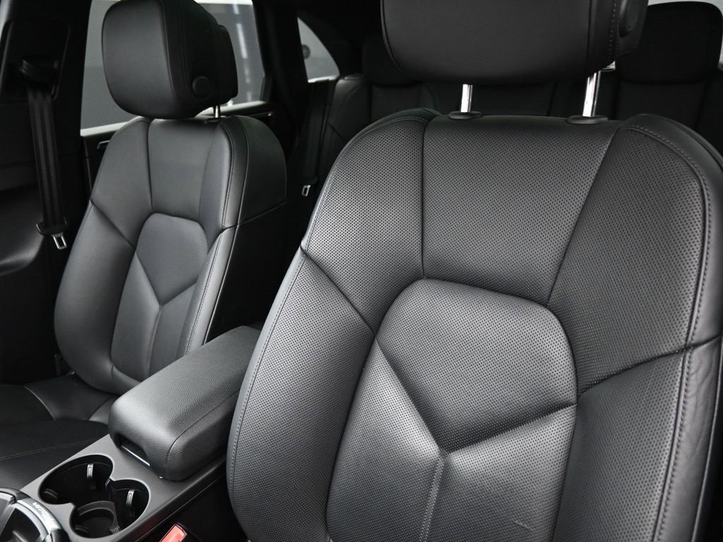 Used 2023 Porsche Macan Turbo image 5