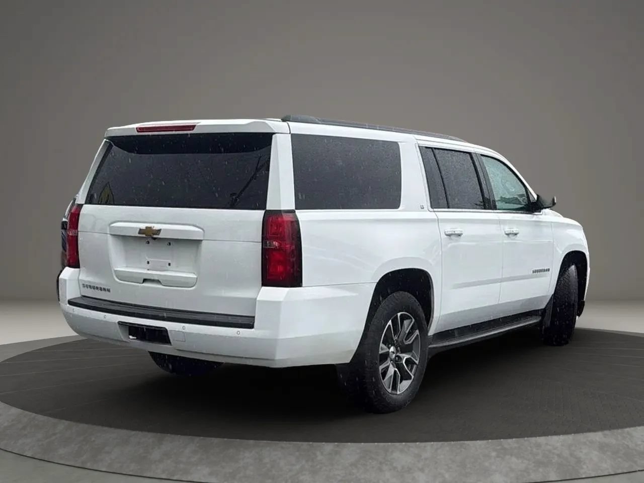 Used 2019 Chevrolet Suburban LT w/ Luxury Package AWD/4WD image 6