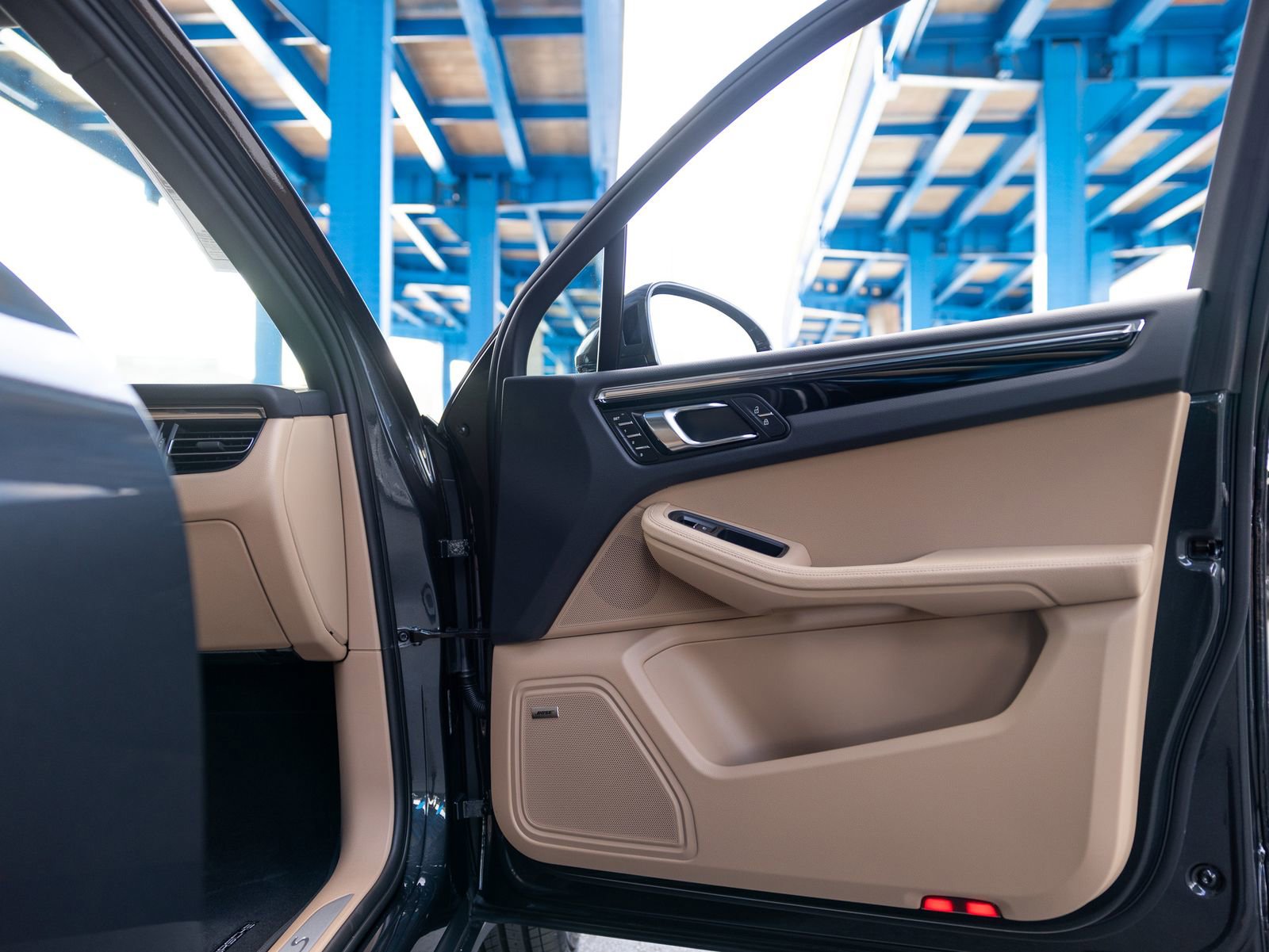 Certified 2025 Porsche Macan S image 38