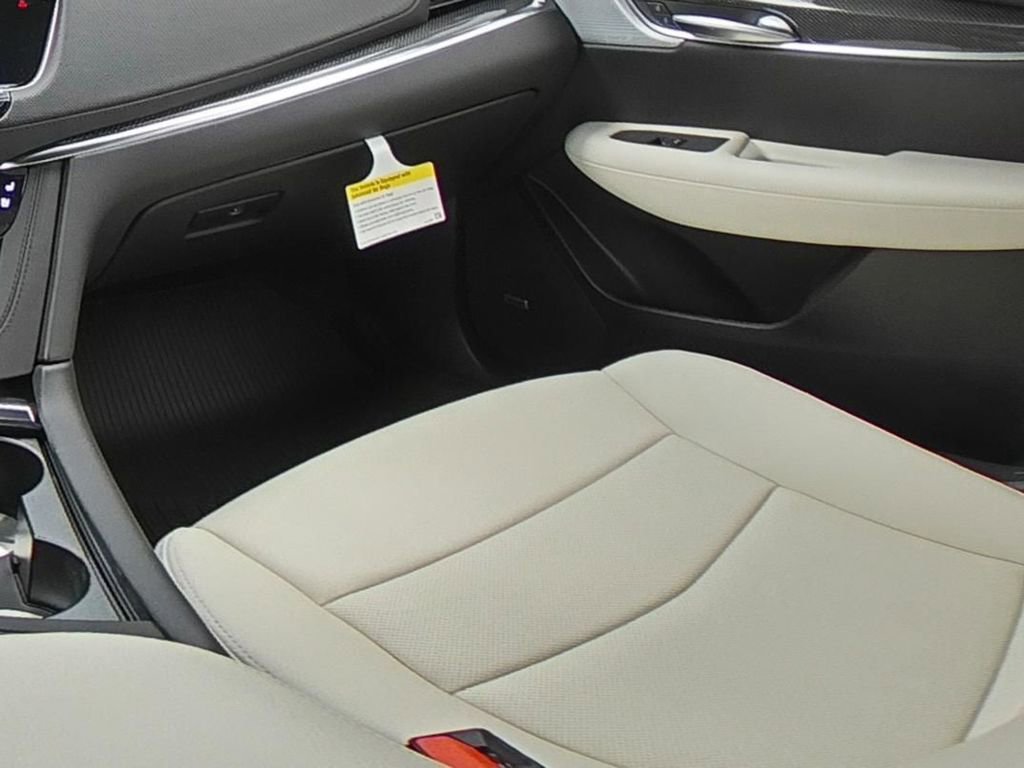 New 2025 Cadillac XT5 Sportv w/ LPO, Floor Liner Package image 14
