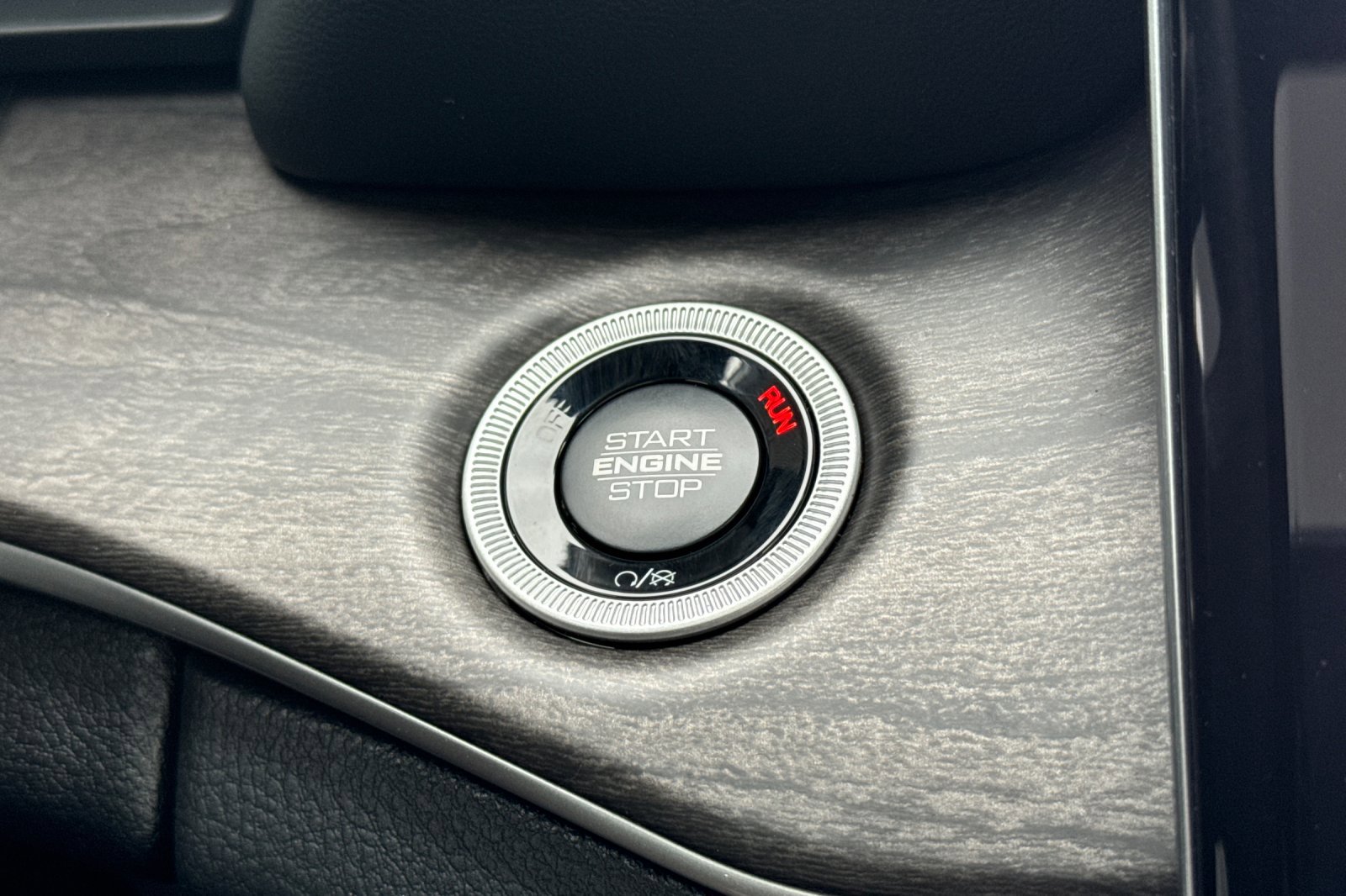 New 2025 Jeep Grand Cherokee Limited w/ Trailer Tow Package image 21