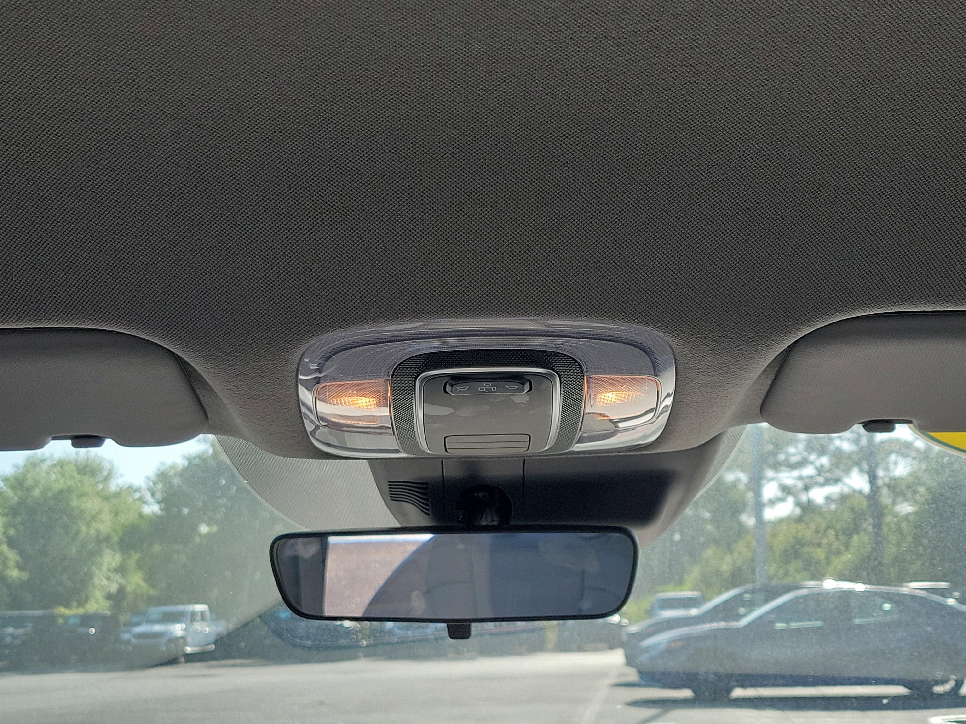 Used 2025 Hyundai Elantra SE image 19