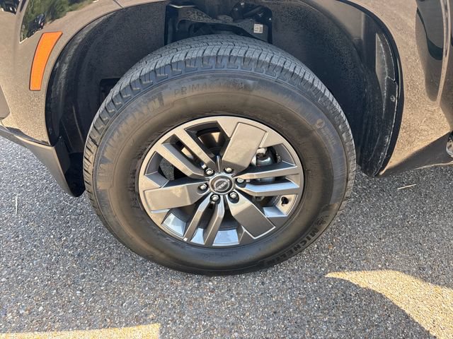 Certified 2025 Nissan Frontier SV RWD image 11