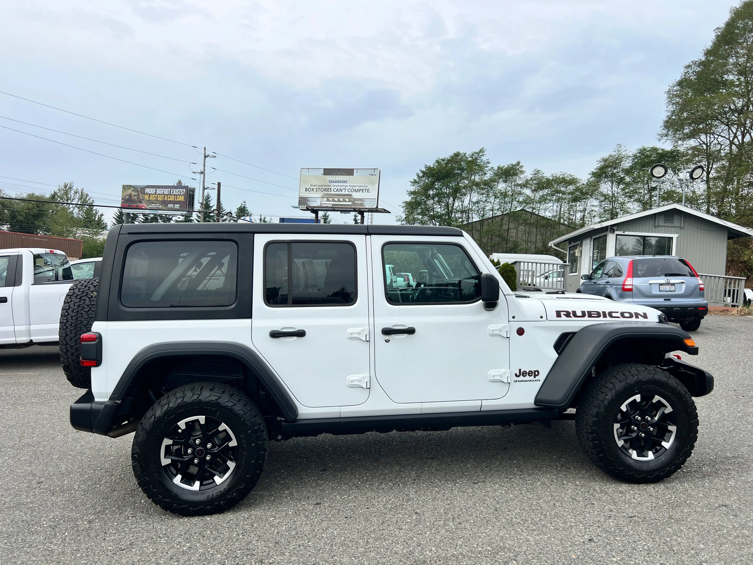 Used 2025 Jeep Wrangler Unlimited Rubicon AWD/4WD image 8