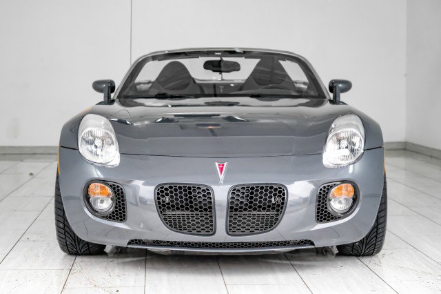 Used 2009 Pontiac Solstice GXP RWD image 3